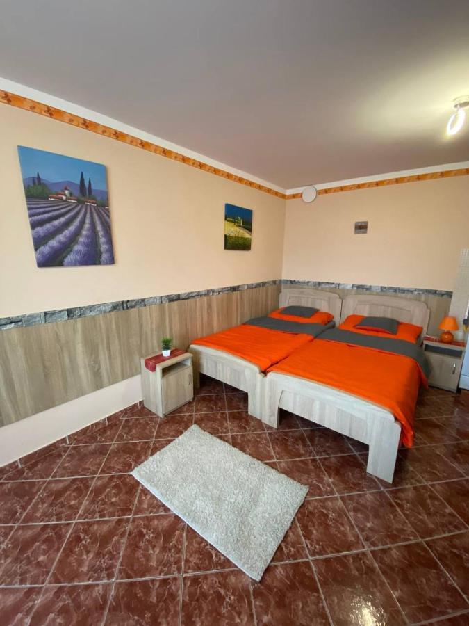 Hajnal Apartman Hajdúszoboszló Exterior foto